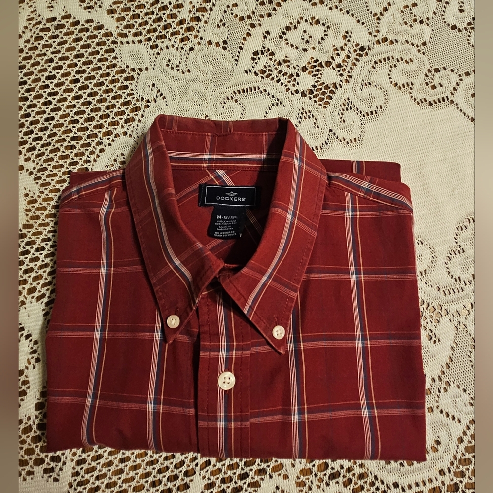 Dockers Men's Burgundy Plaid Button Down Short Sleeve Shirt Size M